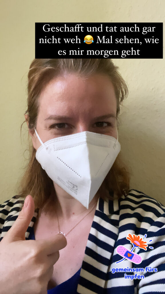 Foto von einer jungen Frau nach der Corona Impfung