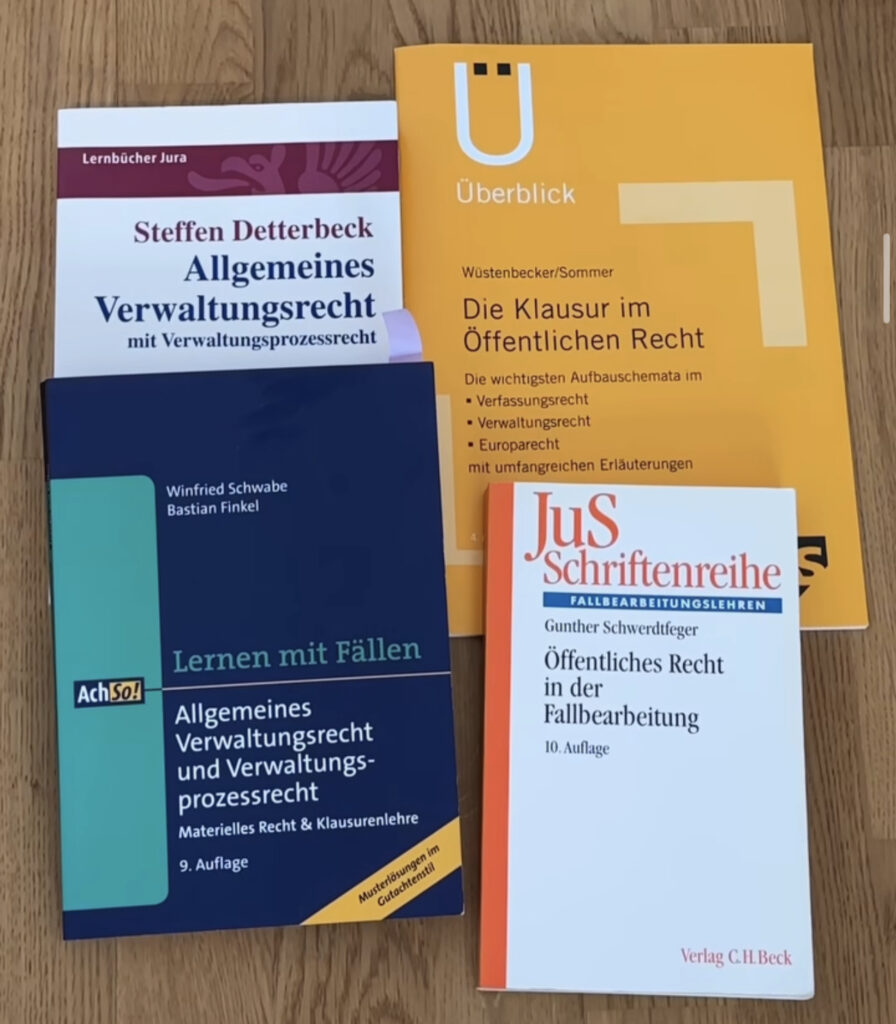 Lehrbücher und Materialien für das Öffentliche Recht