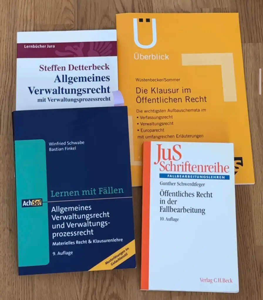 Lehrbücher und Materialien für das Öffentliche Recht
